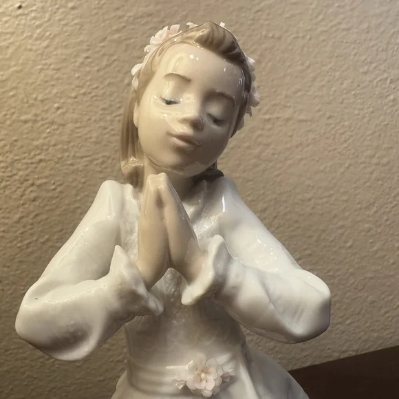 LLADRO #6089 Communion Prayer Girl Praying Nina Communion Religious No Box Decor